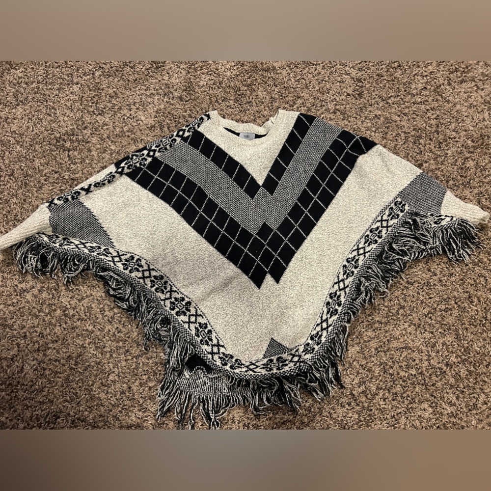 Yaira Sleeved Poncho - Size S/M